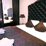 Modern 2 Bedroom In The Centre Apartment