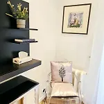 Modern 2 Bedroom In The Centre *