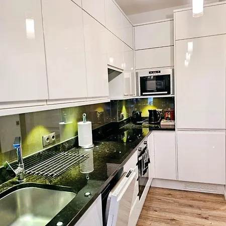 Modern 2 Bedroom In The Centre Apartmán