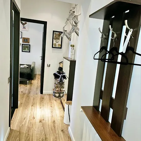 Modern 2 Bedroom In The Centre *