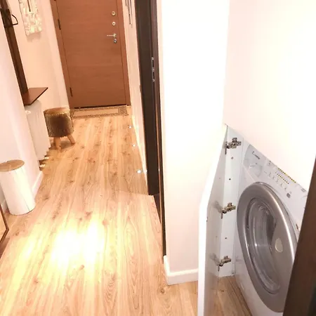 Modern 2 Bedroom In The Centre Apartmán *