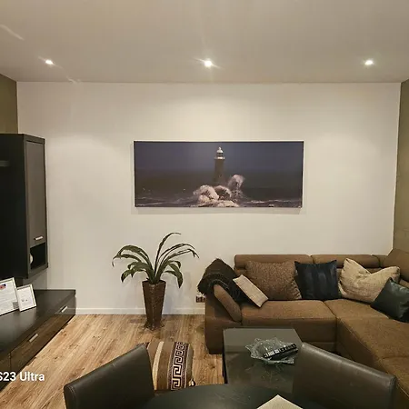 Apartment Modern 2 Bedroom In The Centre *